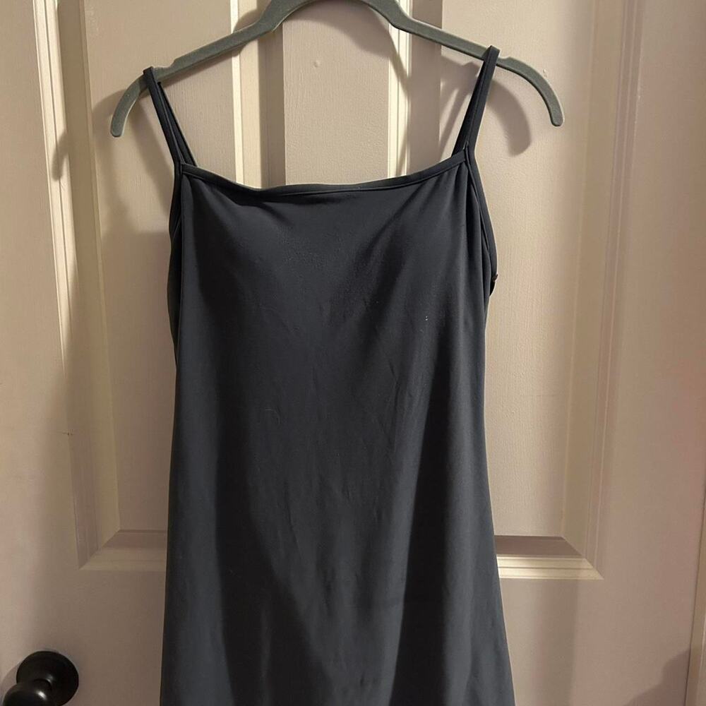 Black tank top giving super